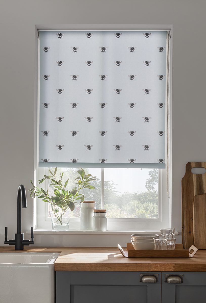 abeja_duckegg_v2 Bespoke blind with fly graphic