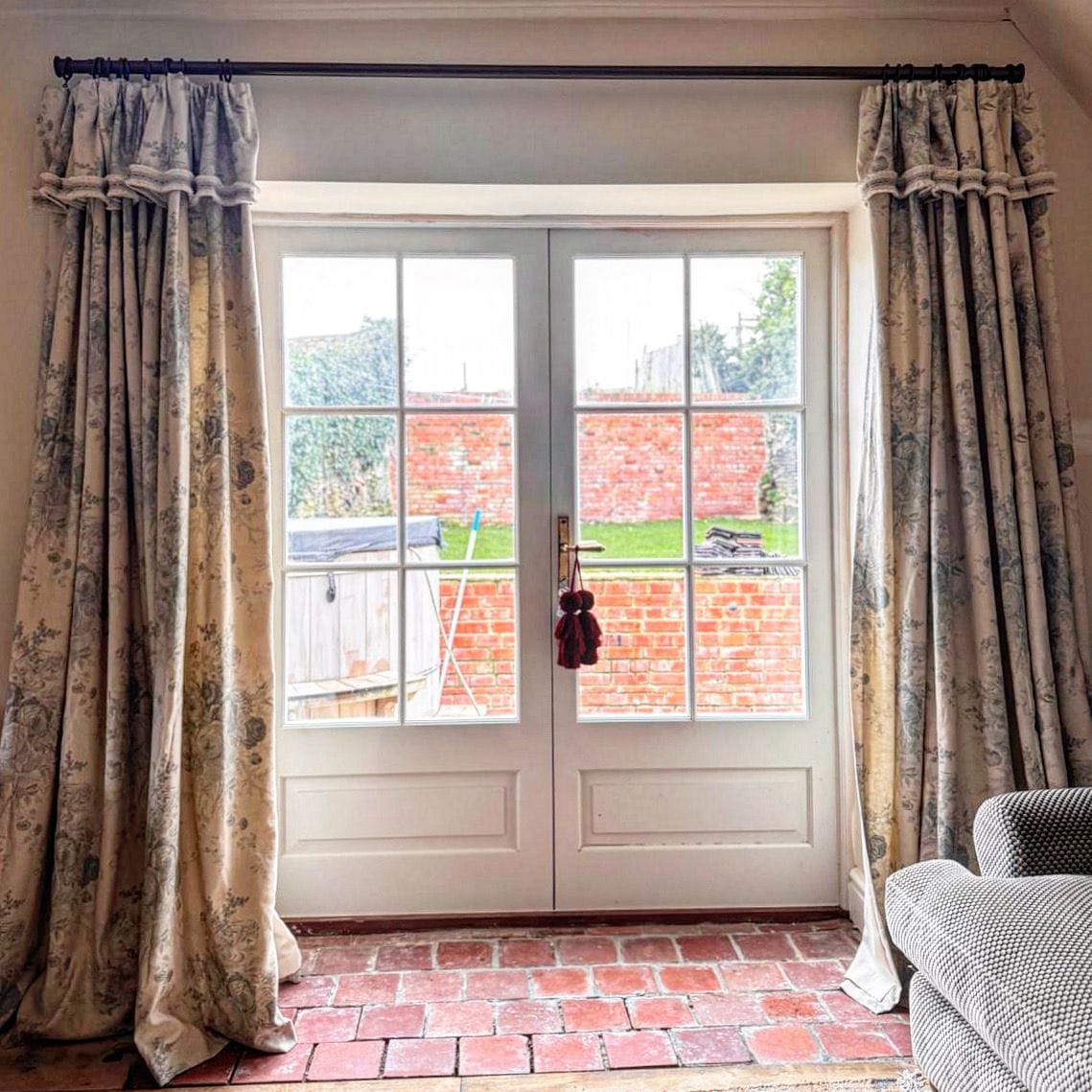 lAzO6RiU curtain installation